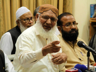 ji leader s car snatched at gunpoint in karachi