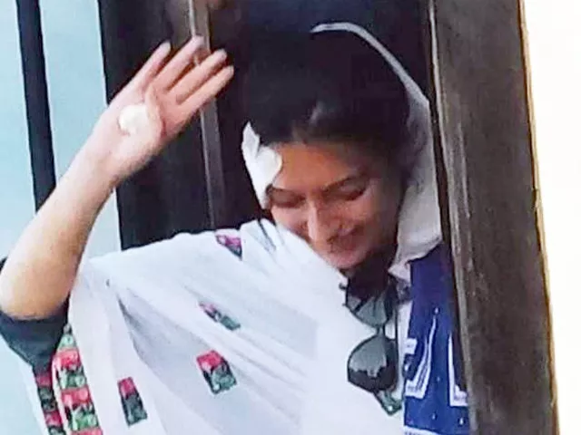 watch ppp leader aseefa bhutto hit by drone camera in khanewal watch ppp leader aseefa bhutto hit by drone camera in khanewal