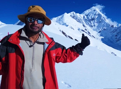 pakistani climber asif bhatti stranded at nanga parbat due to snow blindness