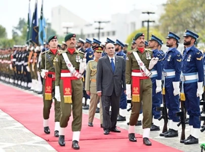 president asif zardari presented guard of honour president asif zardari presented guard of honour