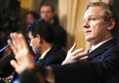 clinton should resign wikileaks founder says