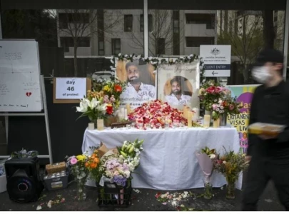 asylum seeker dies in melbourne after self immolation amid visa uncertainty