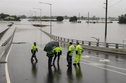 hundreds evacuated in new zealand s canterbury region floods