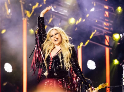 avril lavigne performs with billy idol for 40th birthday and reflects on collaboration