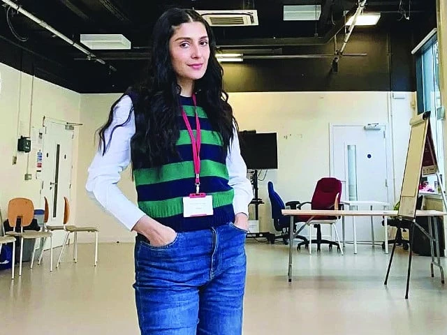 ayeza poses inside the rada campus photo instagram ayeza poses inside the rada campus photo instagram