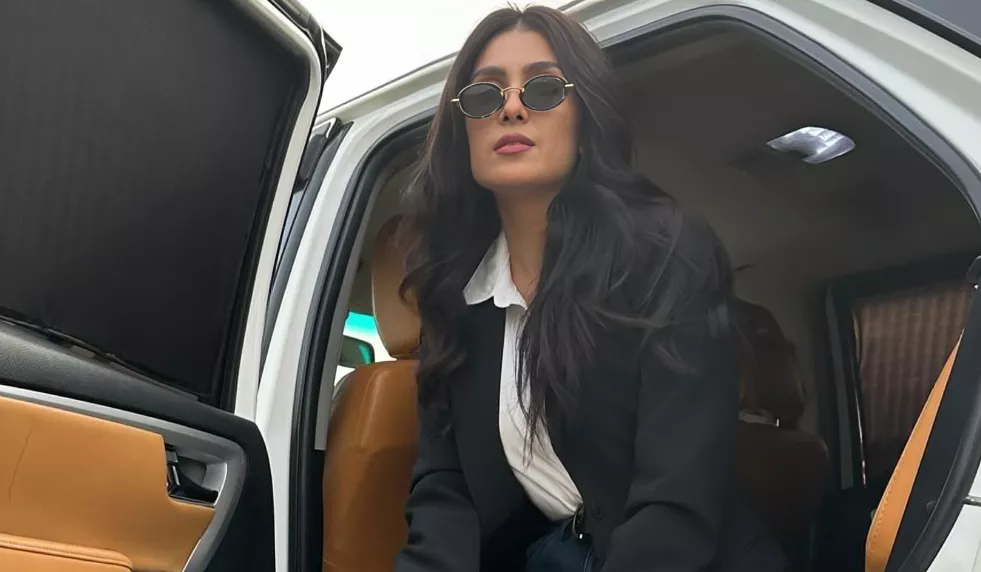 ayeza khan says she d get kicked out of the house if she was like mubashira in real life