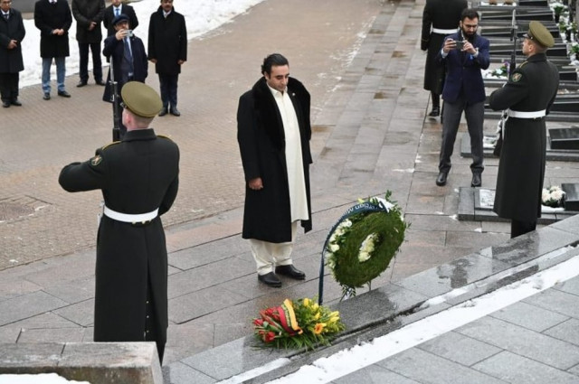 foreign minister bilawal bhutto zardari stands at the monument of lithuanian freedom fighters after laying a wreath in vilnius photo app foreign minister bilawal bhutto zardari stands at the monument of lithuanian freedom fighters after laying a wreath in vilnius photo app
