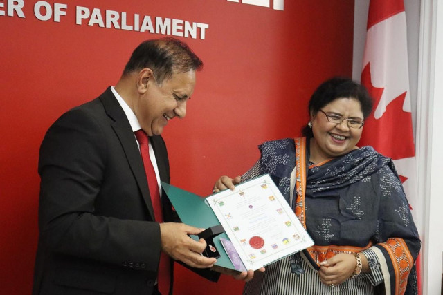 legendary singer shazia manzoor awarded with queen elizabeth honour legendary singer shazia manzoor awarded with queen elizabeth honour