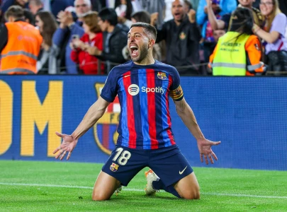 late alba strike takes barca to brink of title