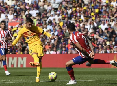 torres earns barcelona narrow win over atletico