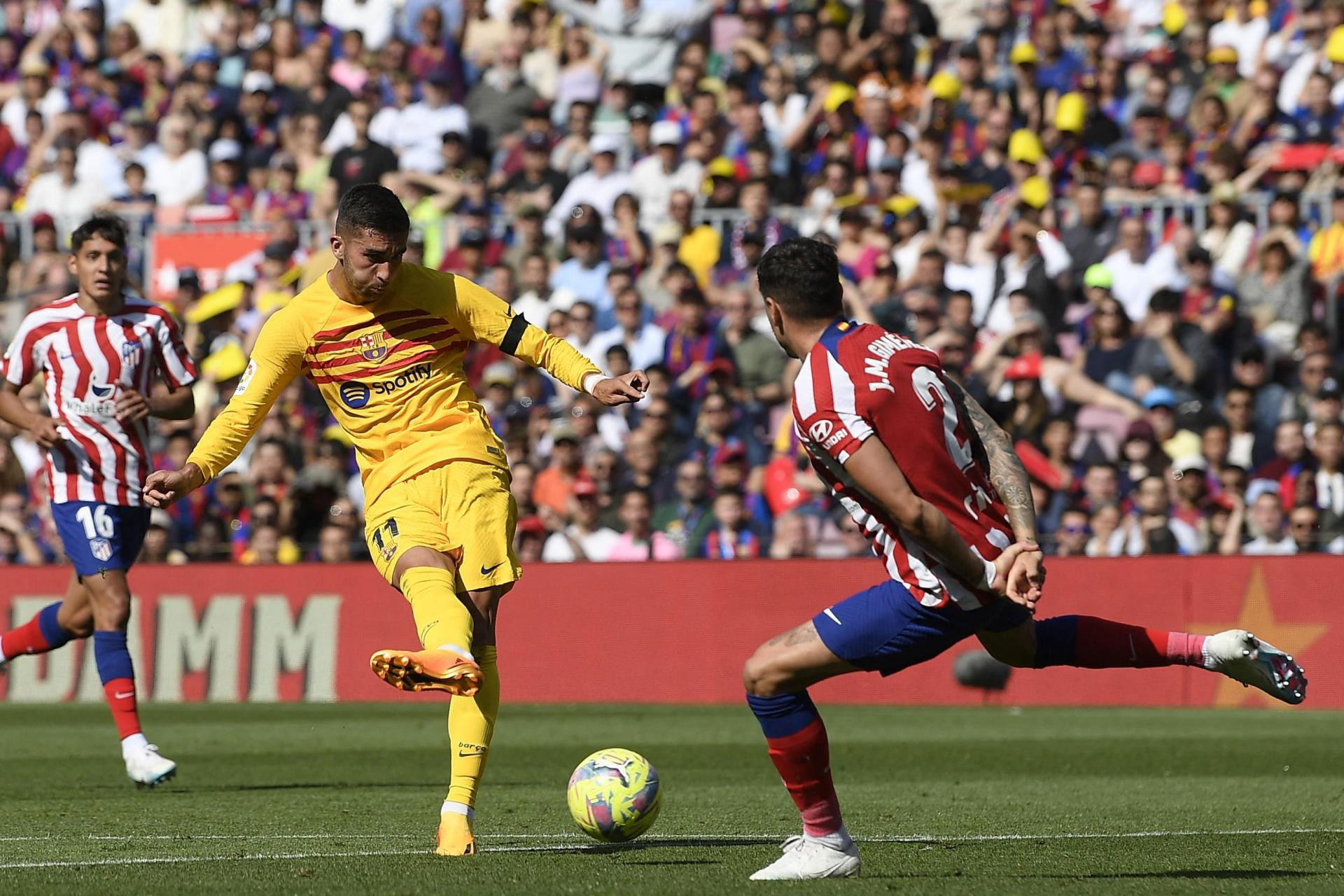 Torres earns Barcelona narrow win over Atletico