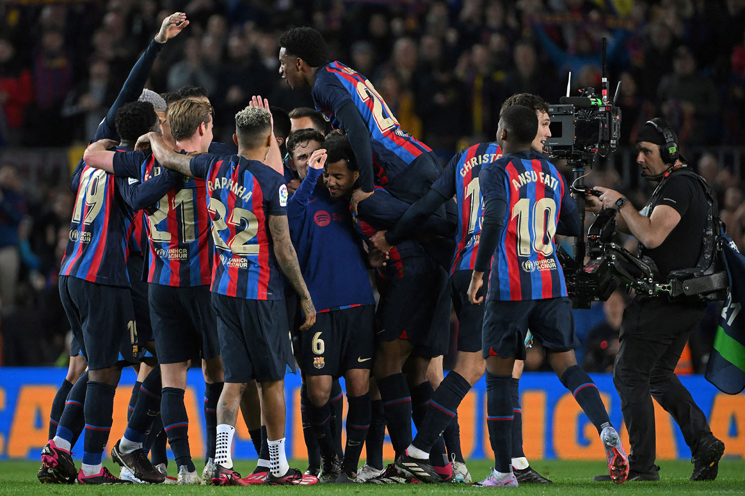 Barcelona edge closer to La Liga title
