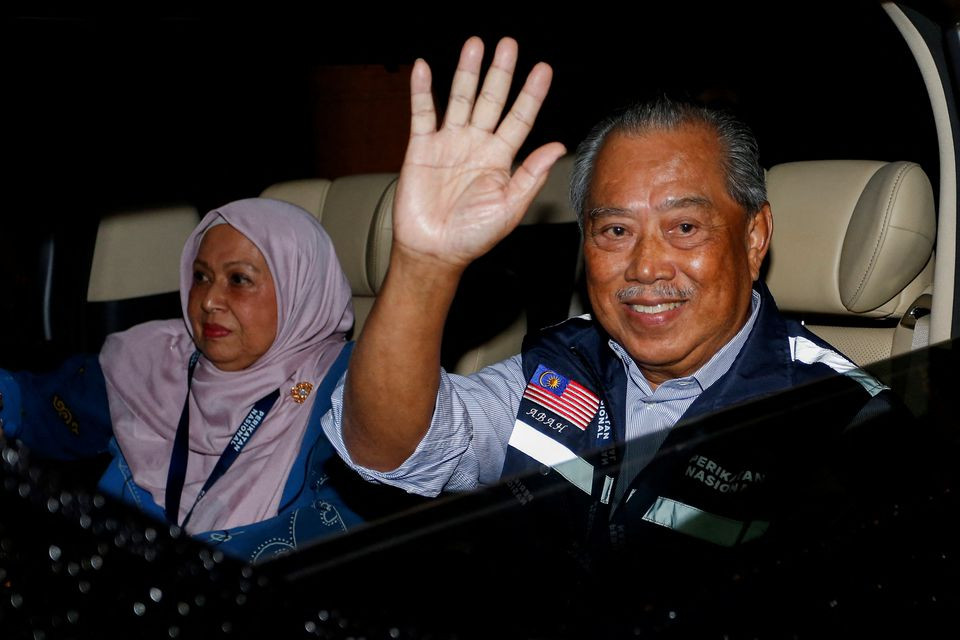malaysian former prime minister and perikatan nasional chairman muhyiddin yassin waves as he leaves after malaysia s 15th general election in shah alam malaysia november 20 2022 photo reuters