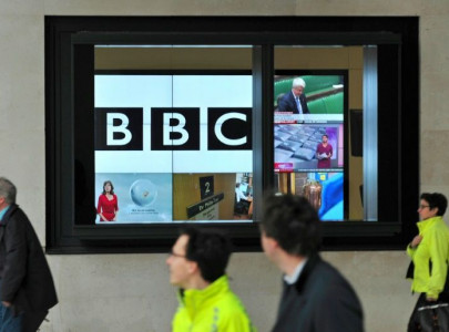 bbc chairman resigns after row over loan to boris johnson
