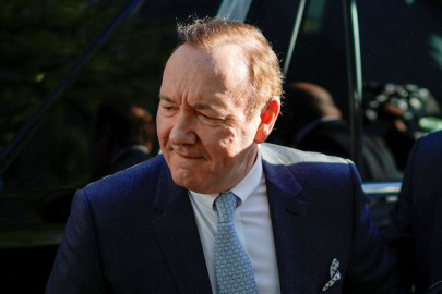 kevin spacey accuser trade dueling accounts at sexual misconduct trial