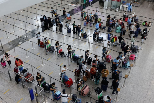 travellers queue up for shuttle bus to quarantine hotels at the hong kong international airport amid the coronavirus disease covid 19 pandemic in hong kong china august 1 2022 reuters tyrone siu travellers queue up for shuttle bus to quarantine hotels at the hong kong international airport amid the coronavirus disease covid 19 pandemic in hong kong china august 1 2022 reuters tyrone siu