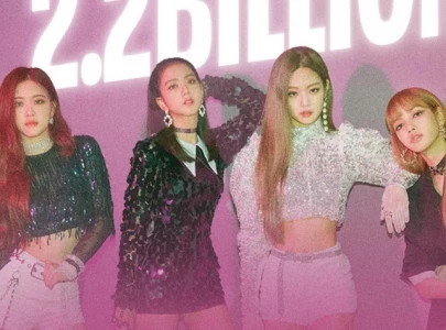 blackpink stuns at born pink in cinemas pink carpet event
