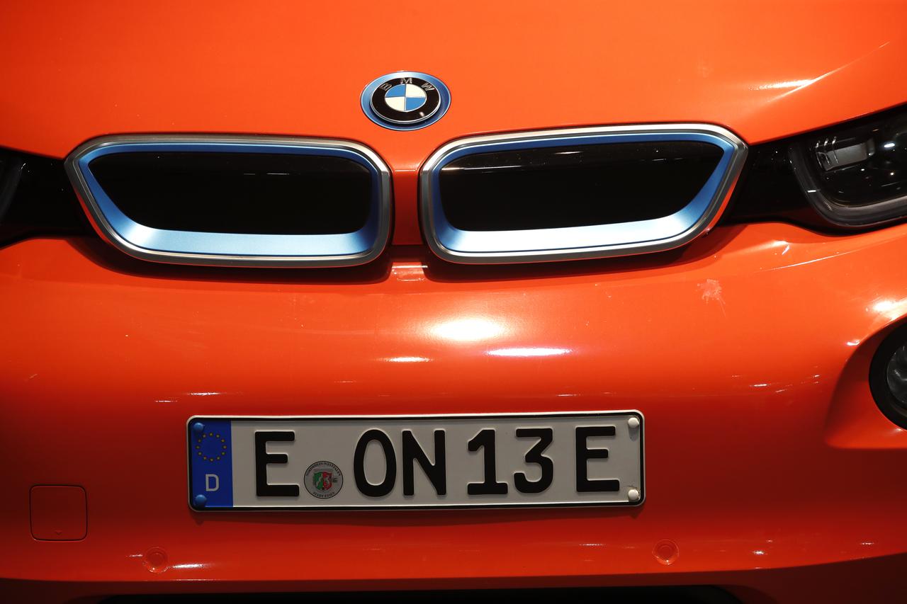 bmw to offer fully electric 5 series in emissions push