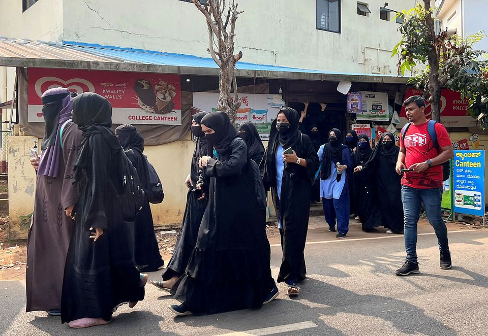 hijab wearing students arrive to attend classes as a policewoman stands guard outside a government girls school after the recent hijab ban in udupi town in the southern state of karnataka india february 16 2022 photo reuters