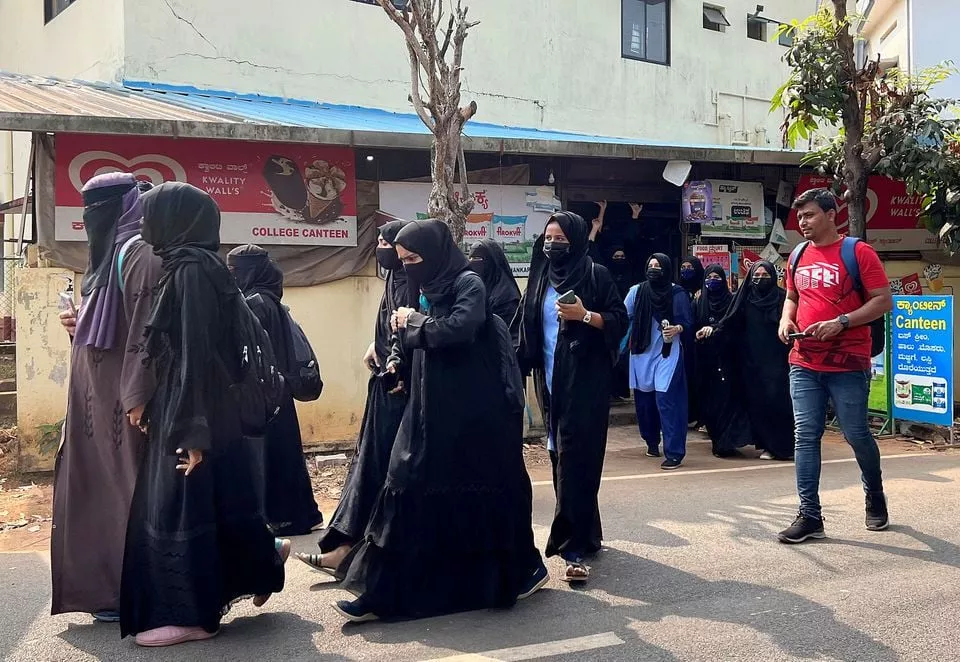 hindu hardliners seek wider india ban on hijab in class after court verdict hindu hardliners seek wider india ban on hijab in class after court verdict