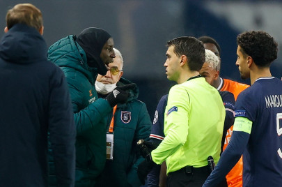 istanbul basaksehir s players leave pitch at psg amid sending off controversy istanbul basaksehir s players leave pitch at psg amid sending off controversy