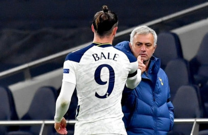 spurs mourinho hails bale after cup win at wycombe