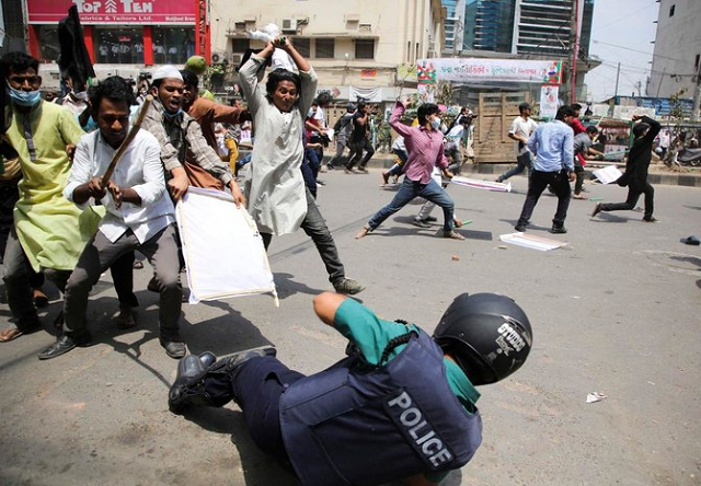 activists clash with police during a demonstration to protest against the upcoming visit of modi in dhaka on march 25 2021 photo afp