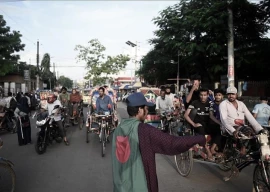 students fill police void in bangladesh s capital enforcing traffic rules and patrolling streets