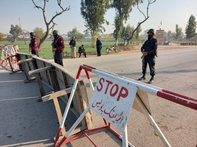 police personnel man road blocks on routes heading towards bannu cantonment photo express police personnel man road blocks on routes heading towards bannu cantonment photo express