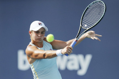 barty to face andreescu in miami final hurkacz topples tsitsipas