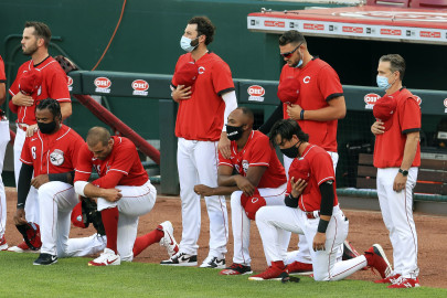 players take knee as us baseball season opens players take knee as us baseball season opens