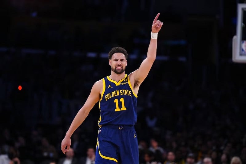golden state warriors guard klay thompson celebrates after a three point shot against the los angeles lakers photo reuters