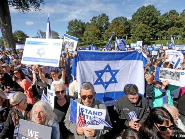 hundreds gather during a rally in support of israel on boston common matt stone medianews group photo boston herald