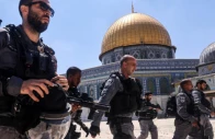 israeli soldiers outside the al aqsa mosque crisis group