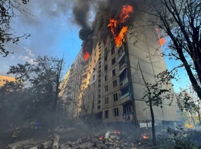 russian bomb strikes high rise in ukraine s kharkiv
