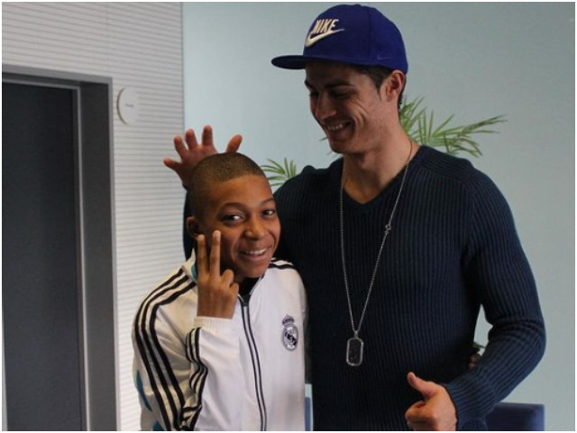 cristiano ronaldo welcomes kylian mbapp to real madrid