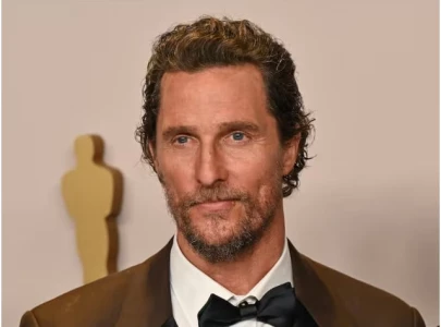 matthew mcconaughey shares swollen face photo after bee sting