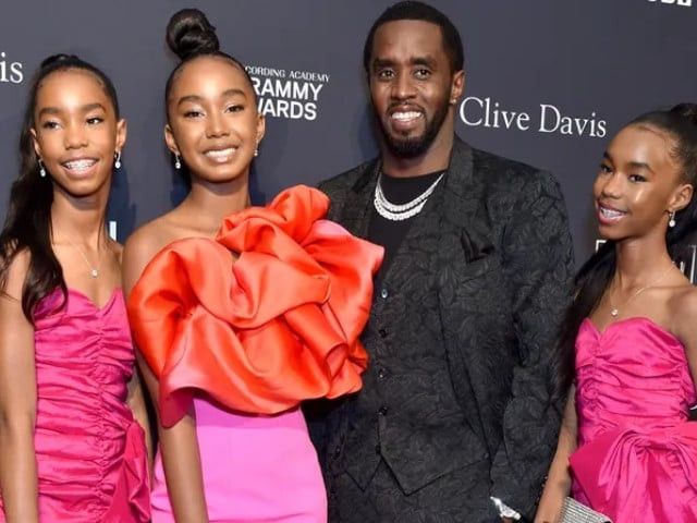 diddy s twin daughters and grandmother janice combs visit him in jail amid sex trafficking charges
