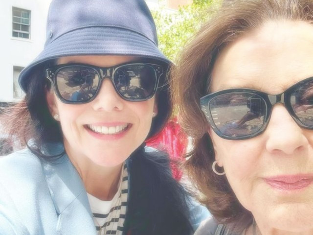 gilmore girls stars lauren graham and kelly bishop reunite for a lunch date