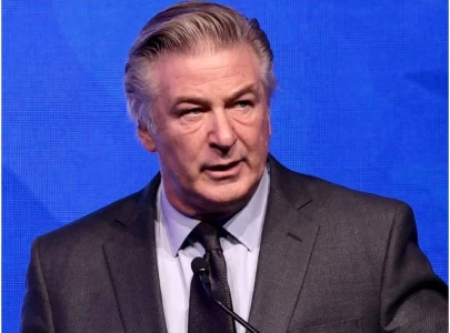 alec baldwin returns to snl in skit mocking trump and biden s oval office meeting