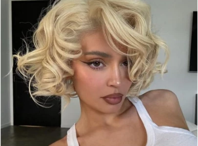 kylie jenner is back in her king kylie era debuts new look