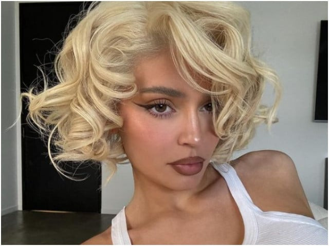 kylie jenner is back in her king kylie era debuts new look