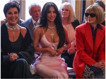 kim kardashian responds to rumored anna wintour tension at victoria beckham s fashion show
