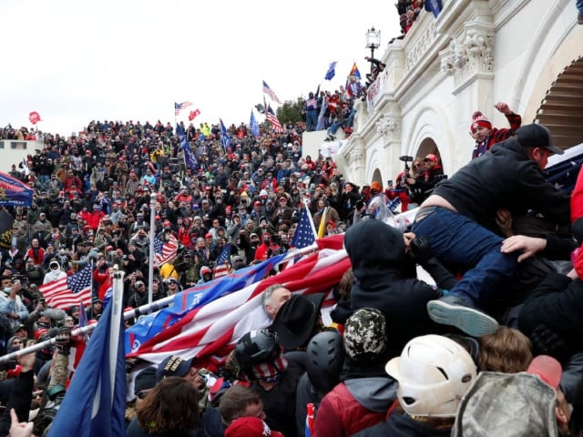 pro trump protesters storm into the u s capitol during clashes with police during a rally to contest the certification of the 2020 u s presidential election results by the u s congress in washington u s january 6 2021 photo reuters