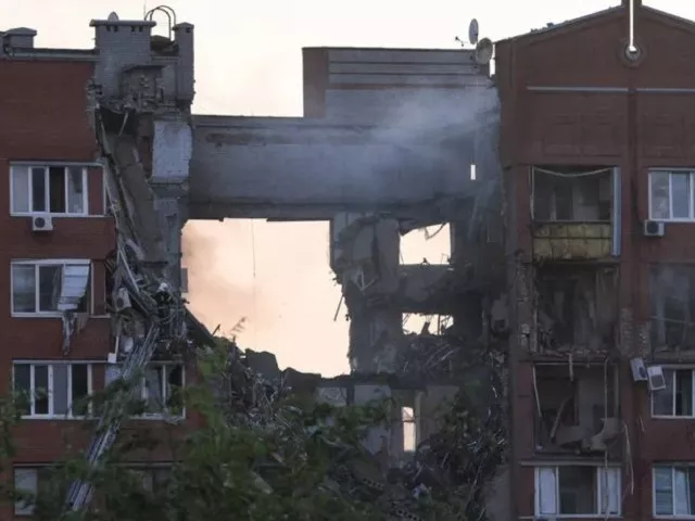 russian missile strike on ukraine dnipro kills one injures 12