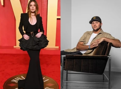 hailee steinfeld enjoys sunny mexico getaway with boyfriend josh allen