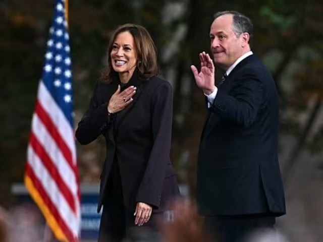 kamala harris escapes to hawaii with husband amid election loss and rising world war three tensions