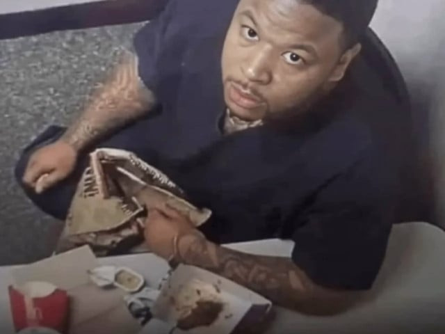 alleged lil durk informant otf jam spotted eating mcdonald s in interrogation room footage