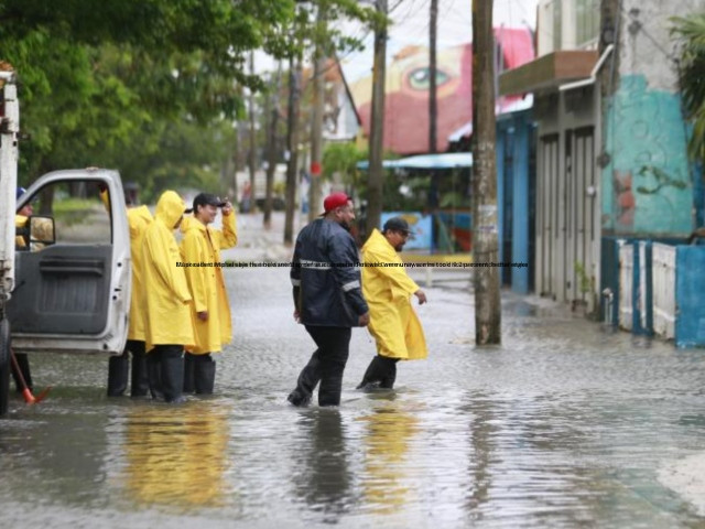 people inspect a flooded street after the landfall of hurricane beryl in cancun quintana roo state mexico on july 5 2024 over 1 million people in the caribbean have been affected by hurricane beryl un humanitarians said friday as a category 4 hurricane that has claimed at least 11 lives so far beryl left a trail of destruction in grenada and saint vincent and the grenadines on monday then impacting jamaica on wednesday the hurricane is currently affecting belize and mexico photo xinhua