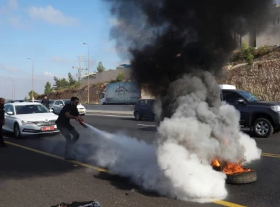 israeli protesters block roads urging gaza deal israeli protesters block roads urging gaza deal